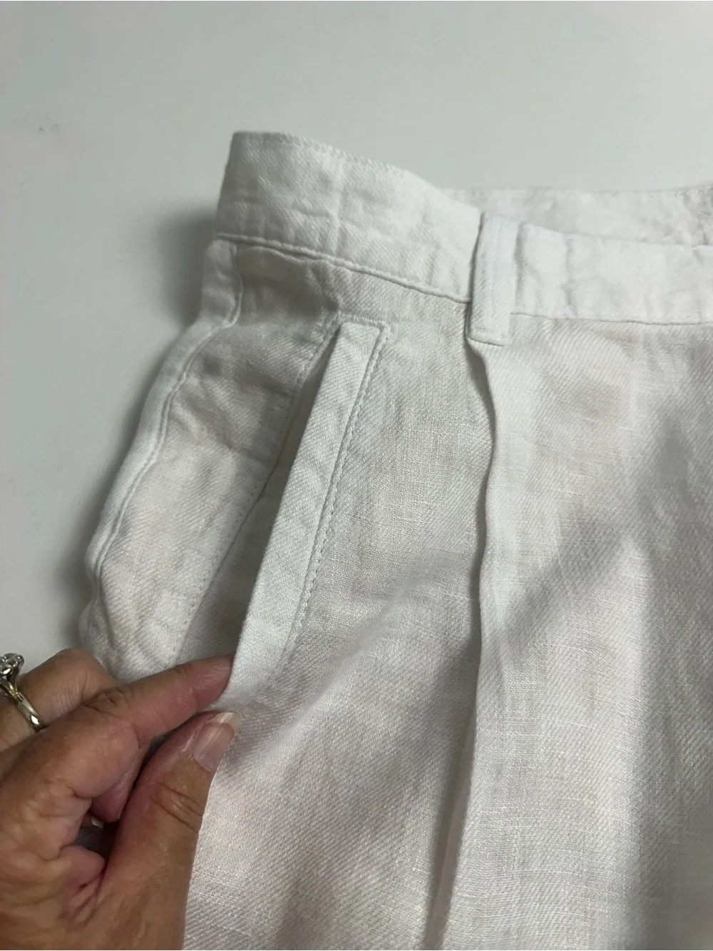 Zara women’s size 32 white 100% linen trousers straight leg tailored pleated